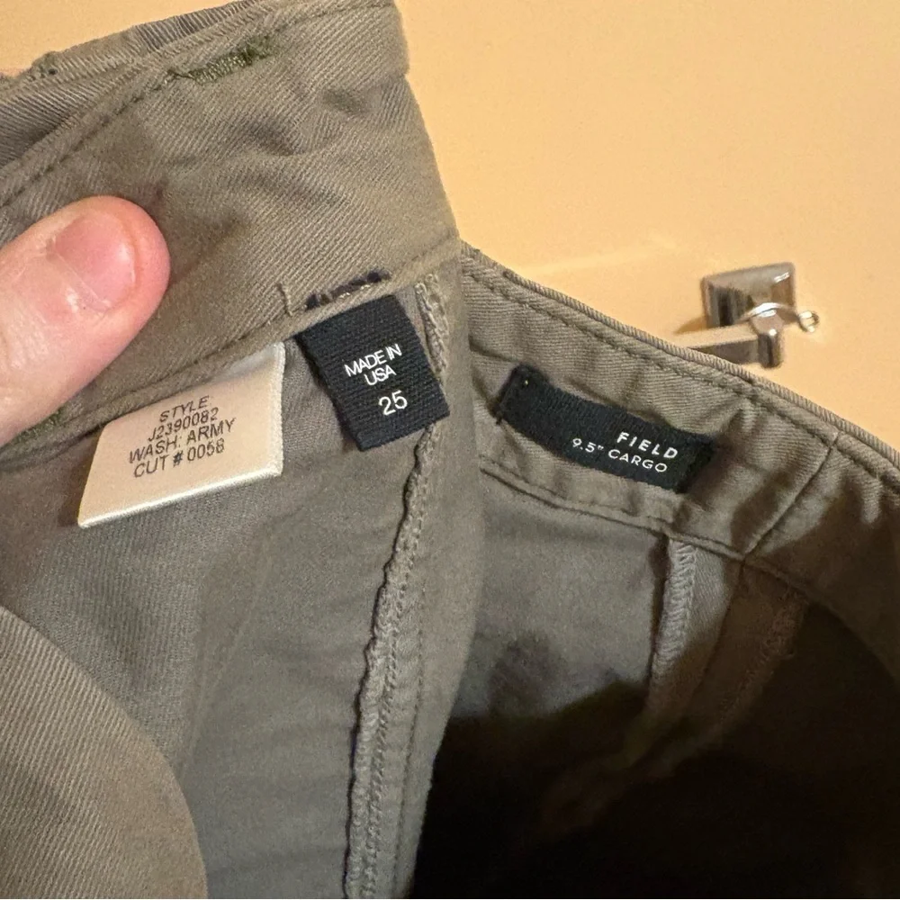 Veronica Beard Field 9.5” Cargo Pants in Army - Picture 6 of 8